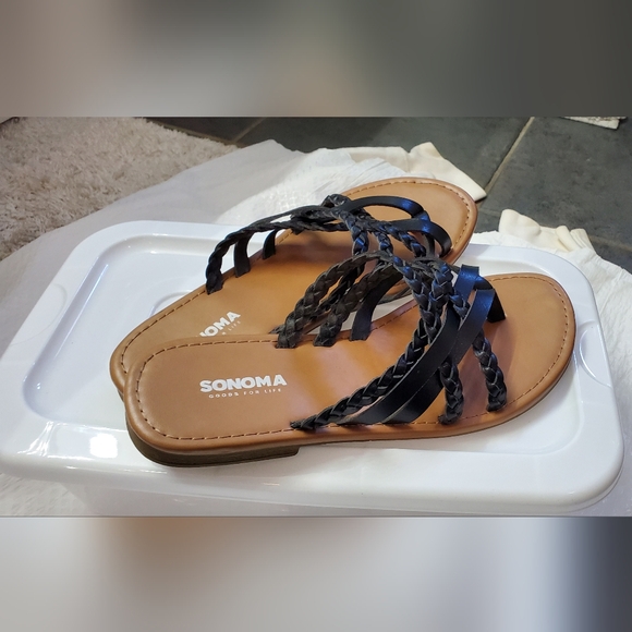 Flat slip on sandels - Picture 2 of 3